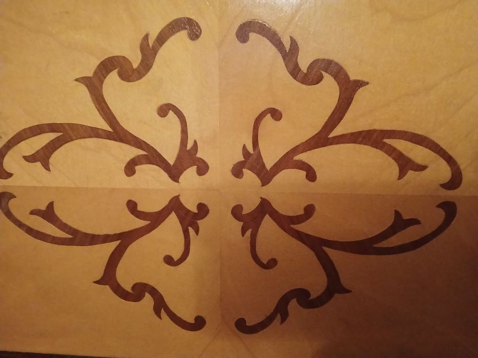 Mobila cu intarsii si furnir lemn de trandafir