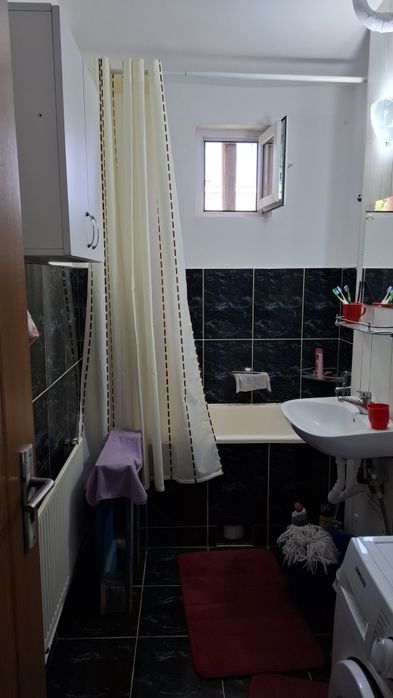 De vanzare apartament 3 camere