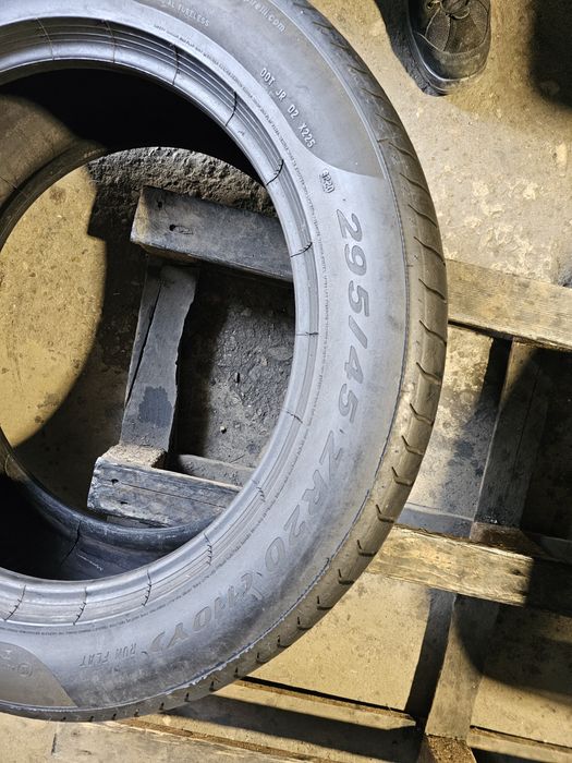2 anvelope vara 295 45 20 Pirelli Runflat