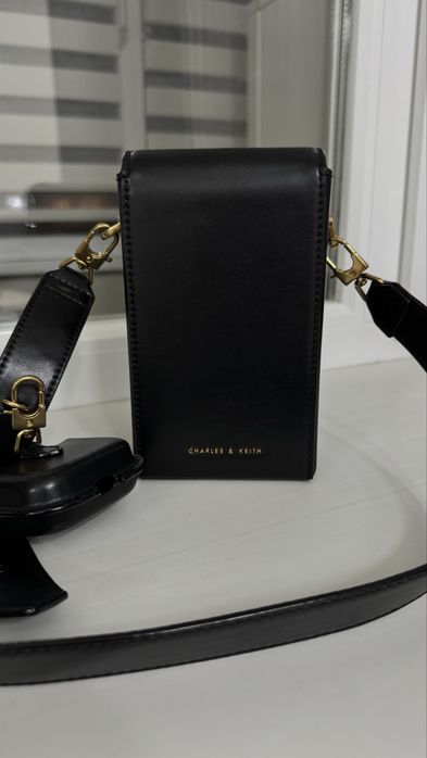 Сумочки и обувь бренда Charles&keith