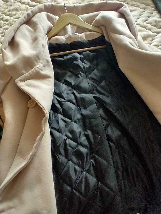 Jacheta Palton lina bej,captusit, gluga, buzunare CA NOU - 395 lei