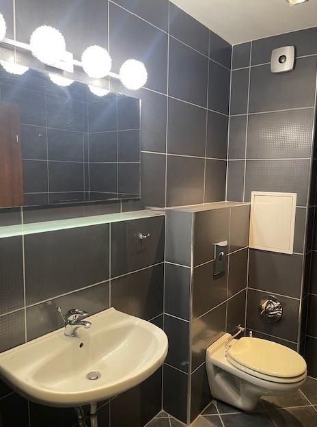 Дава се под наем Тристаен апартамент в Пловдив, Кършияка - 130 кв.м за 740 € - Снимка #7