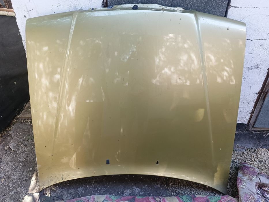 Продам капот на Мерседес W124