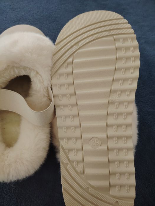 UGG mărimea 39 merge și 40