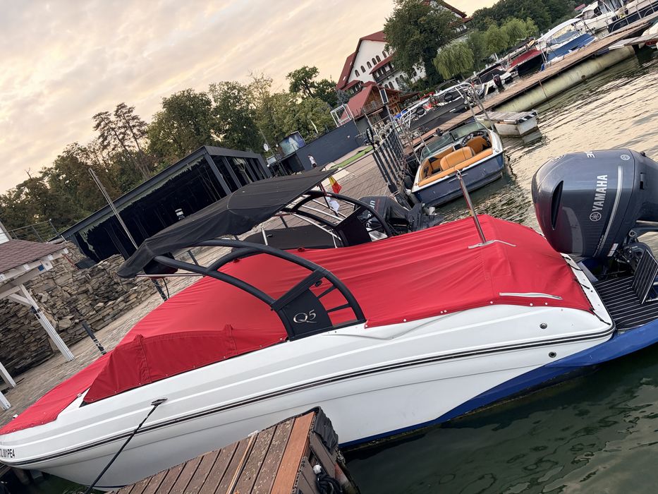 Rinker Q5  2022- 300hp-variante auto/barci