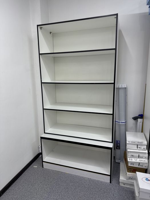 Полки для офиса и бутика