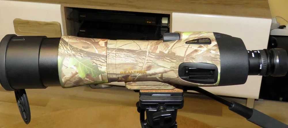 Luneta terestra Nikon ProStaff 25 x 82mm Realtree cu ocular și husa