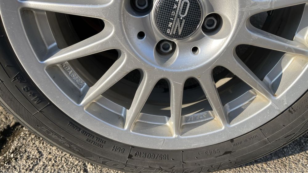 Vand jenti cu cauciucuri de iarna pentru Dacia Logan