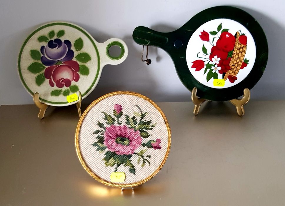 Platouri vechi din porțelan