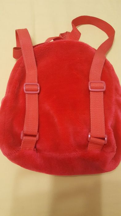 Оригинална,като нова,много красива и функционална раничка на "Disney"