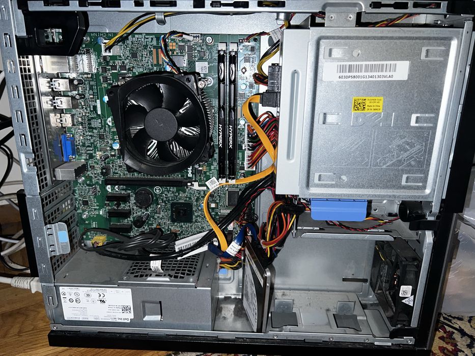 Продавам настолен компютър Dell OptiPlex 390 i5 8GB