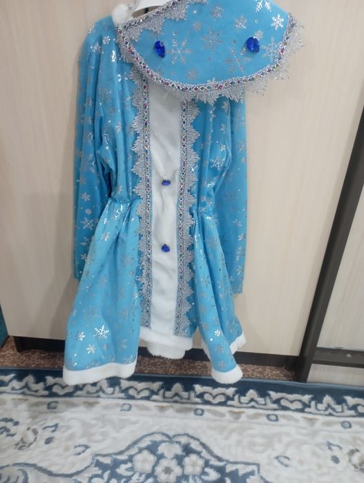Продам костюм снегурочки детский