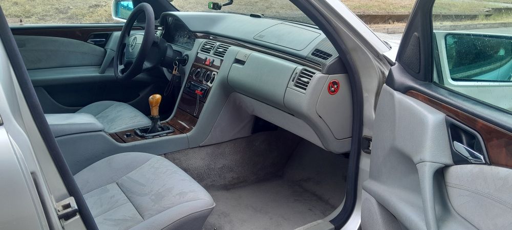 Мерцедес е230 Газ Бензин