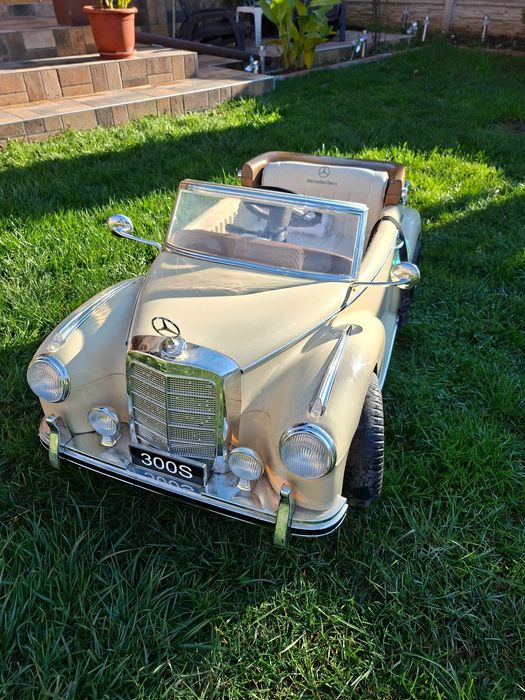 Masina electrica Mercedes retro