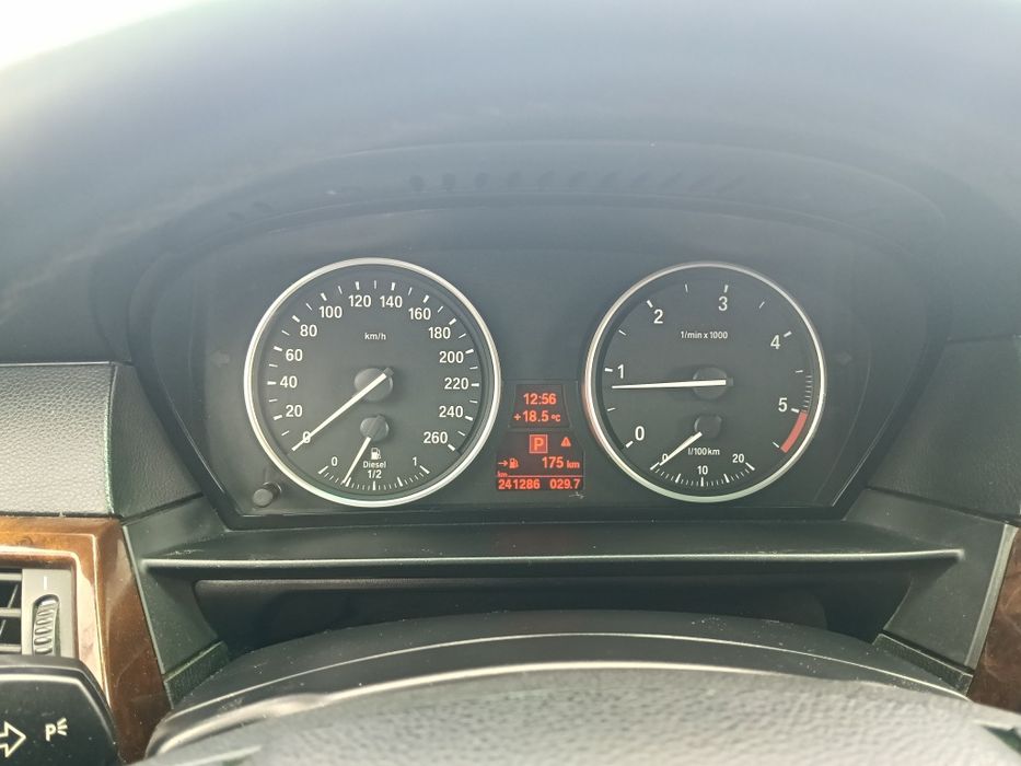 BMW 5 Series 2010 — imagine 5