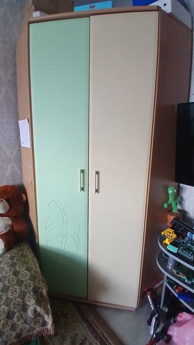 Продам угловой шкаф!