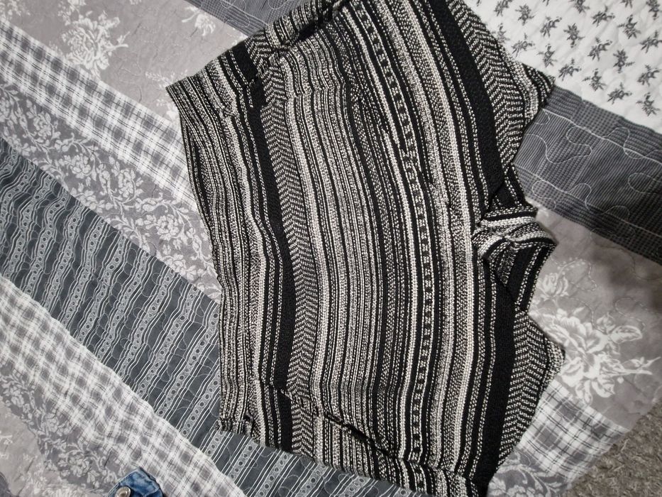 Pantaloni scurti marimea 38