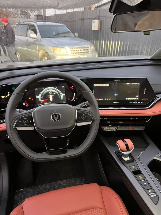 Машина Changan x5+