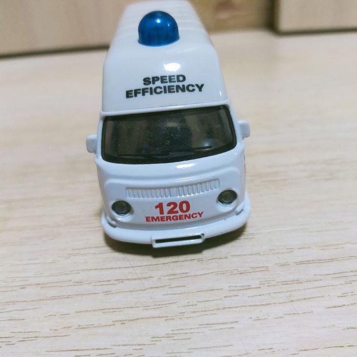 Игрушки, продам машину