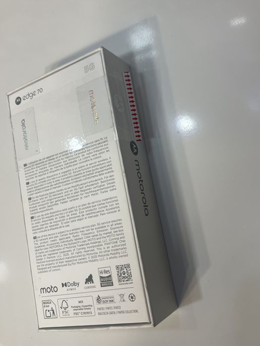 Motorola Edge 70 NOU de 512 GB si 12 RAM