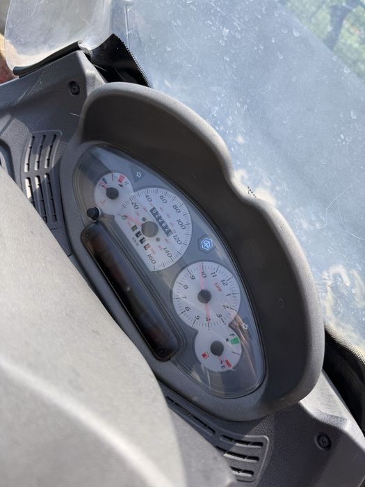 Скутер модел PIAGGIO x8 2005 г
