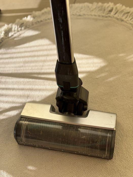 Aspirator vertical fără fir - Bissell