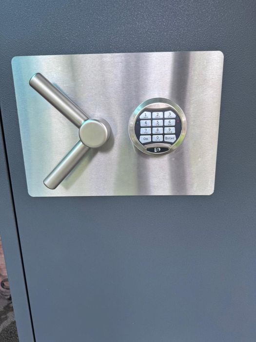 Продам сейф сверх прочный модель Гарант евро 133Т-EL