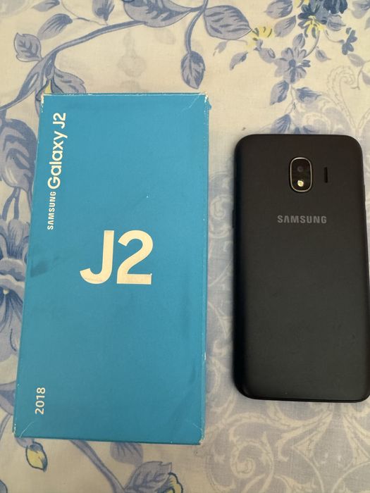 Продам Телефон J2 16 Gb 2x сим вставляется+флешка,экран не работает