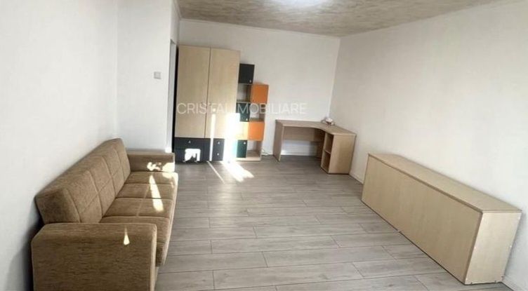 Vând piese din set de mobilier dormitor