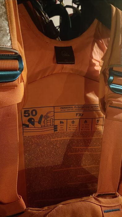 Vând vesta de salvare palm