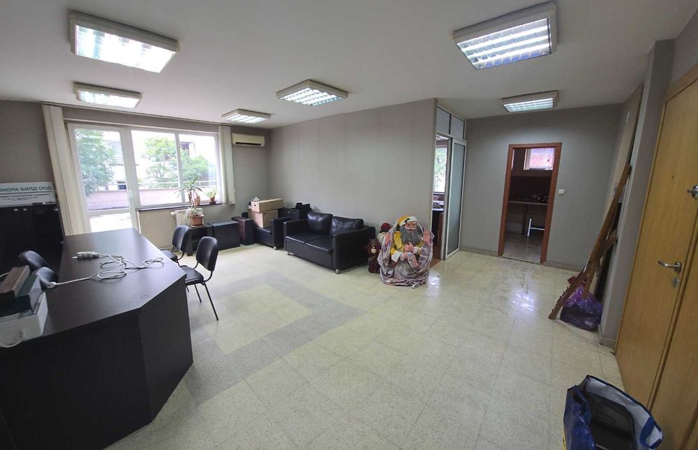 Дава се под наем Офис в София, Гоце Делчев - 250 кв.м за 950 € - Снимка #1