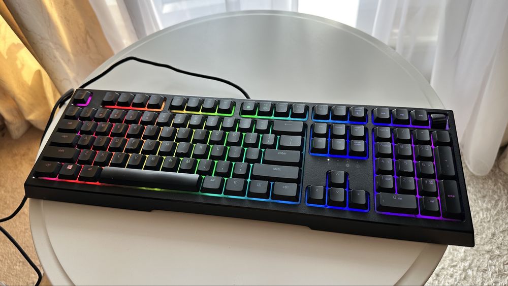 Tastatura gaming RGB Razer Ornata V2