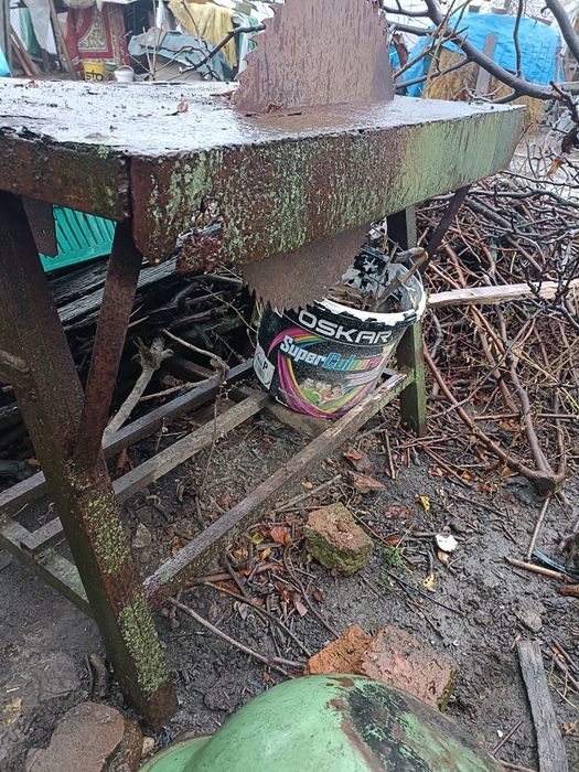 Masă circular cu pînza ax funcționale