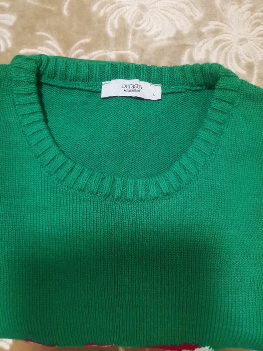 Новогодний свитер зеленый