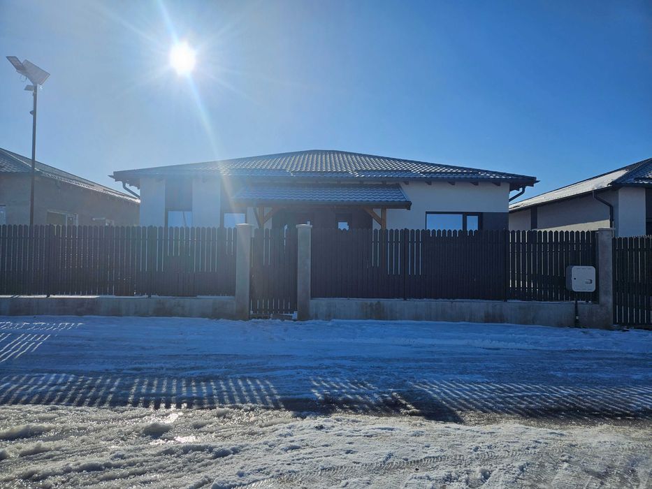 Casă 4 camere 110mp curte 501mp