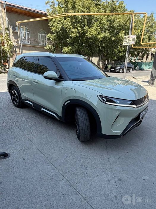 Byd yuan up ofitsalni salon