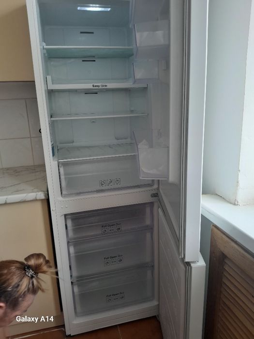 Холодильник б/у.хорошем  состояние.