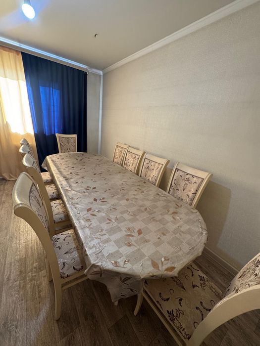 Гостевой стол и 12 стульев