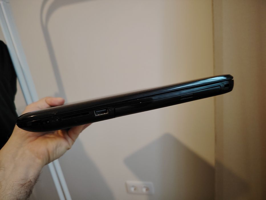 Laptop HP 15.6″ i5-4210U, 4GB RAM, Windows 7 original, baterie bună