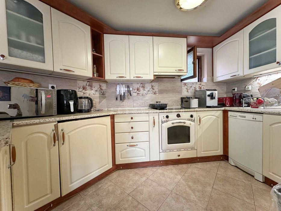 Продава се Къща в Асеновград - 200 кв.м за 1175 €/кв.м - Снимка #4