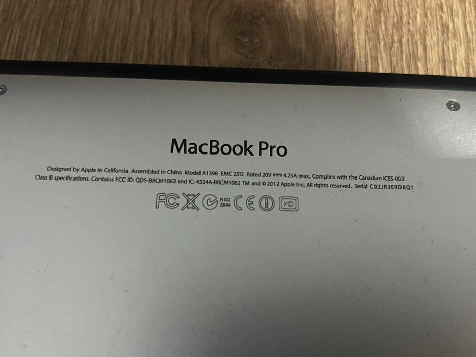 Macbook PRO i7 SSD 256GB 8GB RAM A1398 display15' incarcator
