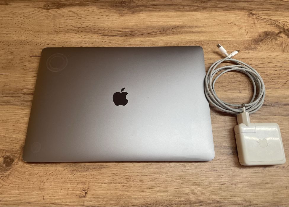 Macbook pro 2016  15”