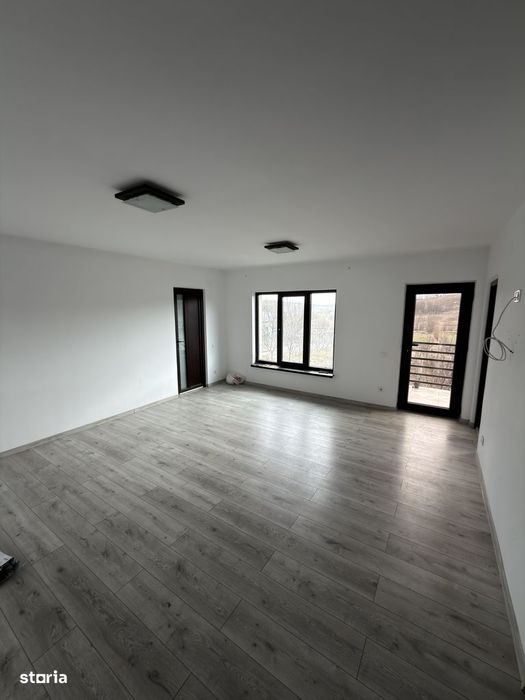 Casa D+P+E la intrare in Curtesti