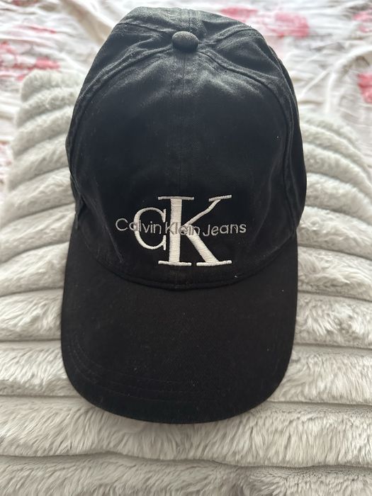 Дамска шапка Calvin Klein