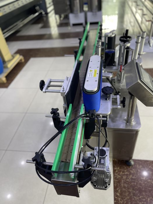 Etiketka uskunasi avtomat - Этикетка апарат автоматическая