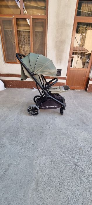 Kolyaska yashil rangda yangidek turubti