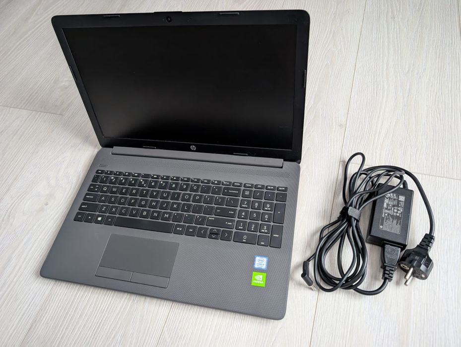 Laptop HP 250 G7 cu procesor Intel® Core™ i3-8130U