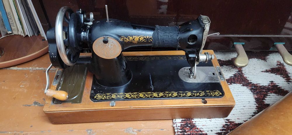Ручная швейная машинка
