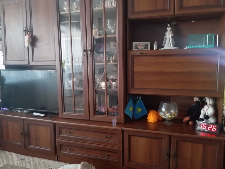 Продаю стенку, торг уместен