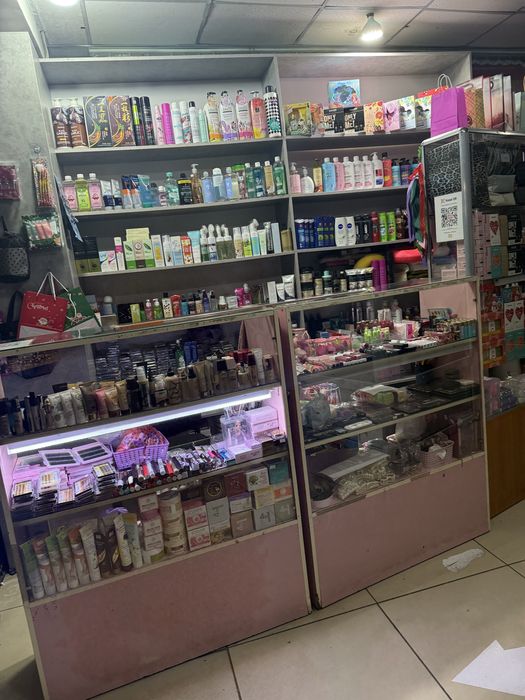 Продам витрины и манекены